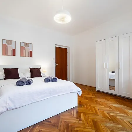 U Vlašského Dvora *